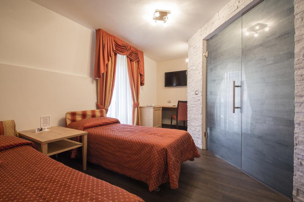 Hotel Touring Predazzo Habitación foto
