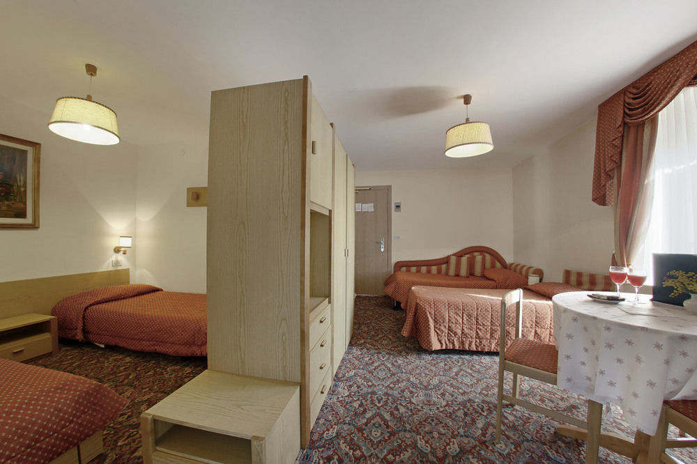 Hotel Touring Predazzo Exterior foto